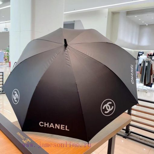 CHANEL, a classic Chanel summer product with a large logo and a black rain and rain umbrellajnops6op