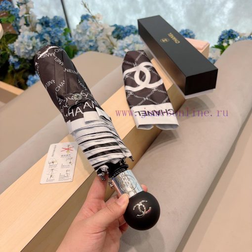 CHANEL's diamond grid logo is a three fold automatic folding umbrella made of UV resistant u81yifzxd - Image 3