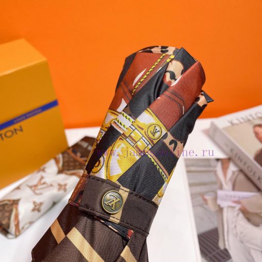 Louis Vuitton's LV chain strap designer created this piece with a unique design concept of o5uqultdq - Image 6