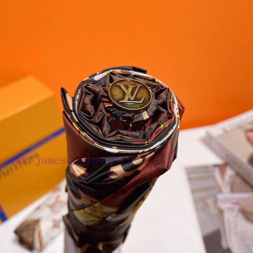 Louis Vuitton's LV chain strap designer created this piece with a unique design concept of o5uqultdq - Image 7
