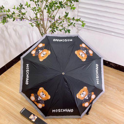 The super cute bear head handle has a super textured grip. The Moschino fully automatic retrrnjutg8j - Image 9