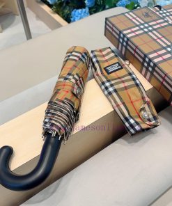 Burberry's classic plaid summer new hand-held sunny umbrella, a popular and fashionable itemwp1ep9g2