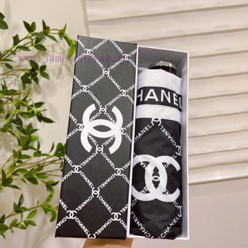 Chanel's five fold eye-catching umbrella is the hottest fashion item of the year. Don't be pr4x3bho8