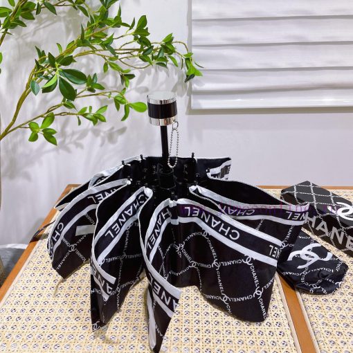 Chanel's five fold eye-catching umbrella is the hottest fashion item of the year. Don't be pr4x3bho8 - Image 8