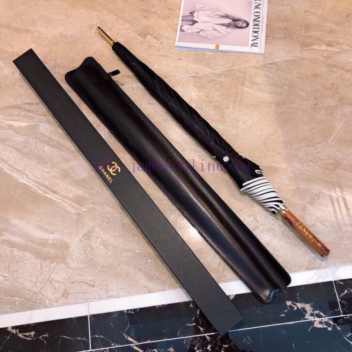 CHANEL's super popular umbrella is here, packaged in a high-end leather case. The high-end a0903ylro