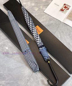 Dior's classic and beautiful Thousand Bird Grid Long Umbrella is definitely a great welfare zsuq6a5n