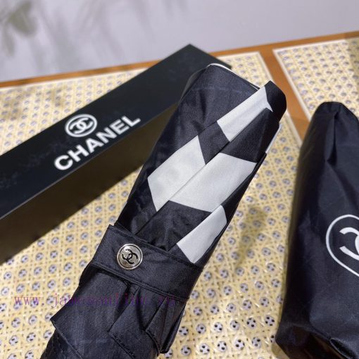 CHANEL chain bag is coming without a chain bag and comes with a gift box chain bag. The clasf4fdamuw - Image 6