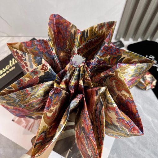 Pasotti, a leading handmade umbrella brand in the world, is renowned for its unique design if9kfmn8a - Image 5