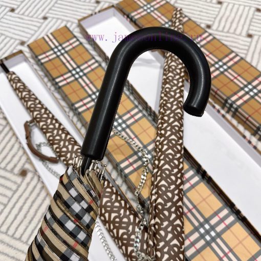 The leather case chain bag is coming with a heavy weight. Burberry's Burberry long umbrella nq1lz4p4 - Image 4