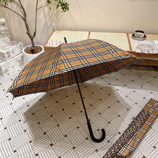 The leather case chain bag is coming with a heavy weight. Burberry's Burberry long umbrella nq1lz4p4 - Image 8