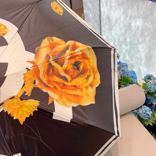 CHANEL's new rose shaped handle with a large logo, featuring camellia flowers and a three fordsrq8eh - Image 10