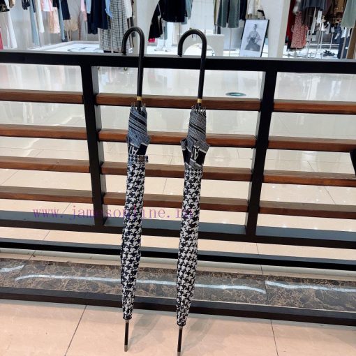 DIOR's flagship product of the year, the straight pole long umbrella, is classic, elegant, a8d2rsuw8 - Image 6