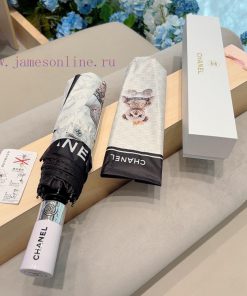 CHANEL's new three fold automatic folding umbrella combines the Chanel soul logo with an eleeodfsbez
