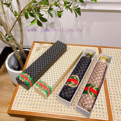 GUCCI's new summer collection, the classic GUCCI three color striped pattern design, stands wbo2auvc - Image 10