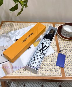 Louis Vuitton's hottest fashion item of the year, the Supreme X LV collaboration, has becomemeh8f8dt
