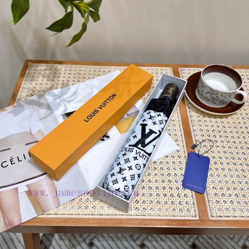 Louis Vuitton's hottest fashion item of the year, the Supreme X LV collaboration, has becomemeh8f8dt