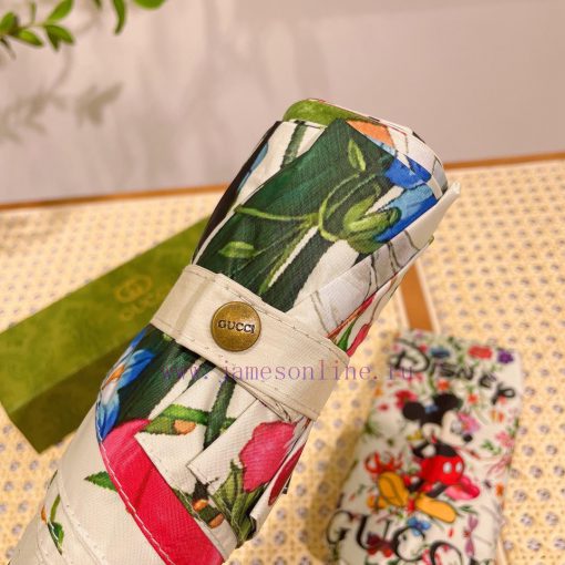 GUCCI Gucci's five fold eye-catching umbrella is the hottest fashion item of the year. Don'to01kew67 - Image 6