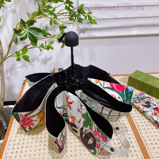 GUCCI Gucci's five fold eye-catching umbrella is the hottest fashion item of the year. Don'to01kew67 - Image 8