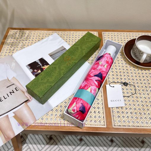 GUCCI's kaleidoscope is a must-have for trendsetters. The G home automatic umbrella is a heaka1uo90c - Image 2