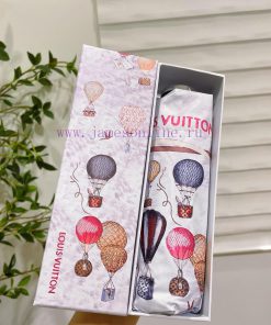 Louis Vuitton's five fold eye-catching umbrella is the hottest fashion item of the year. Don598vpt9c