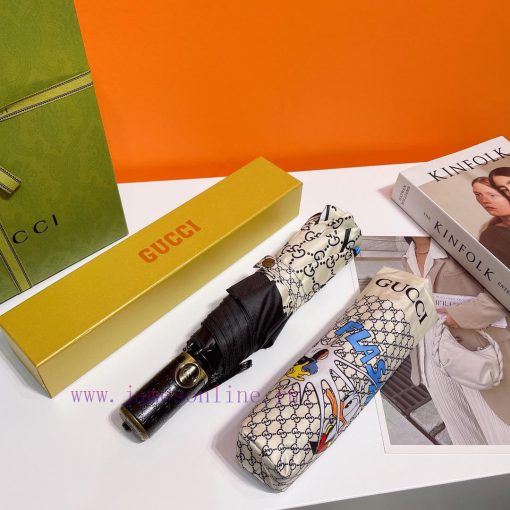GUCCI's new product from Disney has swept the fashion industry this year with its ultra convjniu0ngt - Image 3