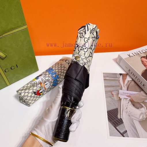 GUCCI's new product from Disney has swept the fashion industry this year with its ultra convjniu0ngt - Image 7