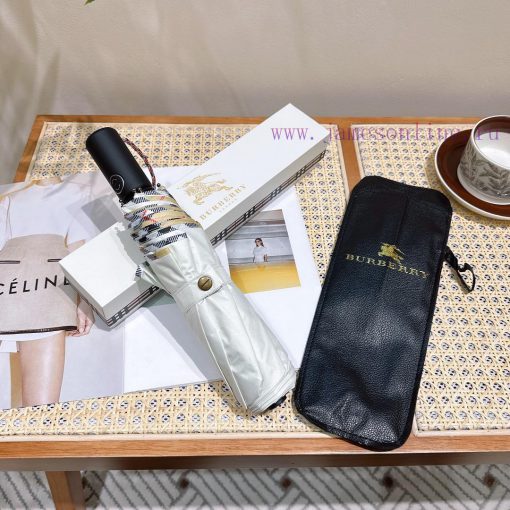 Burberry's annual peak work is classic, elegant and fashionable, which is known as the Burbe3k5ichk4 - Image 2
