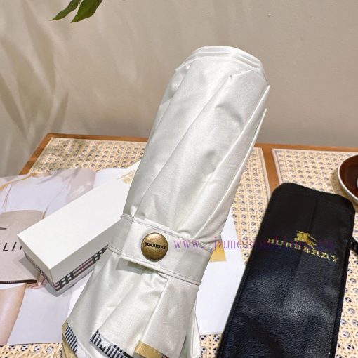 Burberry's annual peak work is classic, elegant and fashionable, which is known as the Burbe3k5ichk4 - Image 4