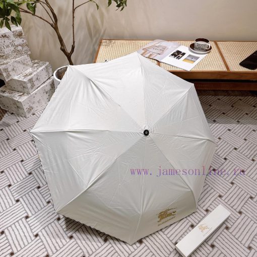 Burberry's annual peak work is classic, elegant and fashionable, which is known as the Burbe3k5ichk4 - Image 9