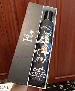 The classic and understated Herm è s oil painting of the warhorse deeply touches people's he4qrbhxre