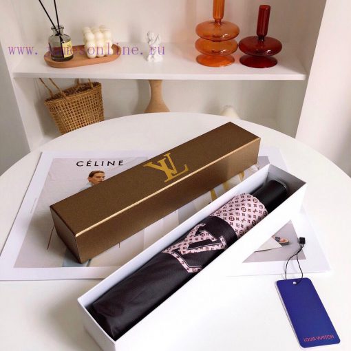 Louis Vuitton's beautiful color blocking designer created this piece with a unique design comz806gmb