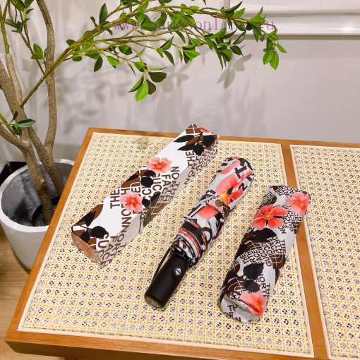 GUCCI selects art pieces from around the world every year. Each piece has a story, a historyncd9po42 - Image 3