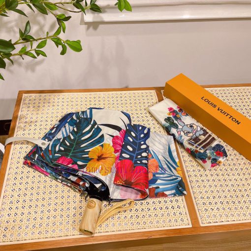 Louis Vuitton's hottest fashion item of the year is the Disney LV collaboration, which has gq7if8hmn - Image 6