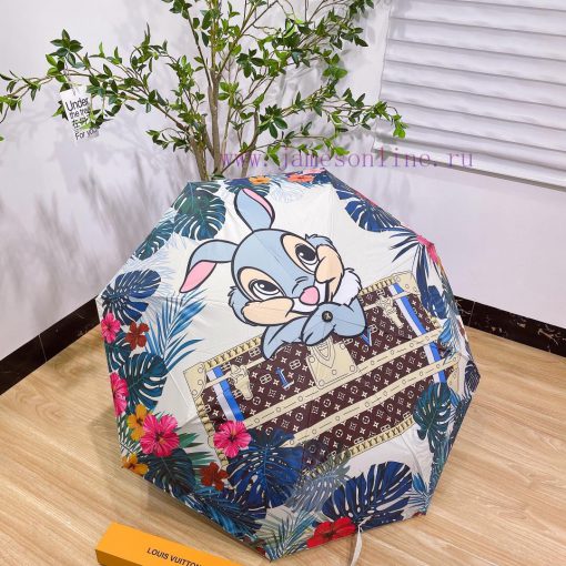 Louis Vuitton's hottest fashion item of the year is the Disney LV collaboration, which has gq7if8hmn - Image 9