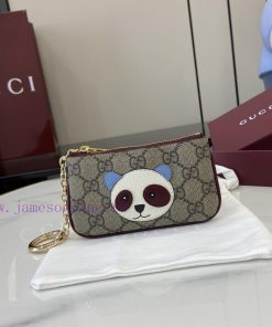 Gucci The GG mini wallet, adorned with panda details, brings together cute and playful anima l97g1h3g