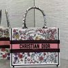 Medium Size Spot GoodsTote's Latest Spring And Summer Collection Features Romantic Floral Embro 6fnvynbs