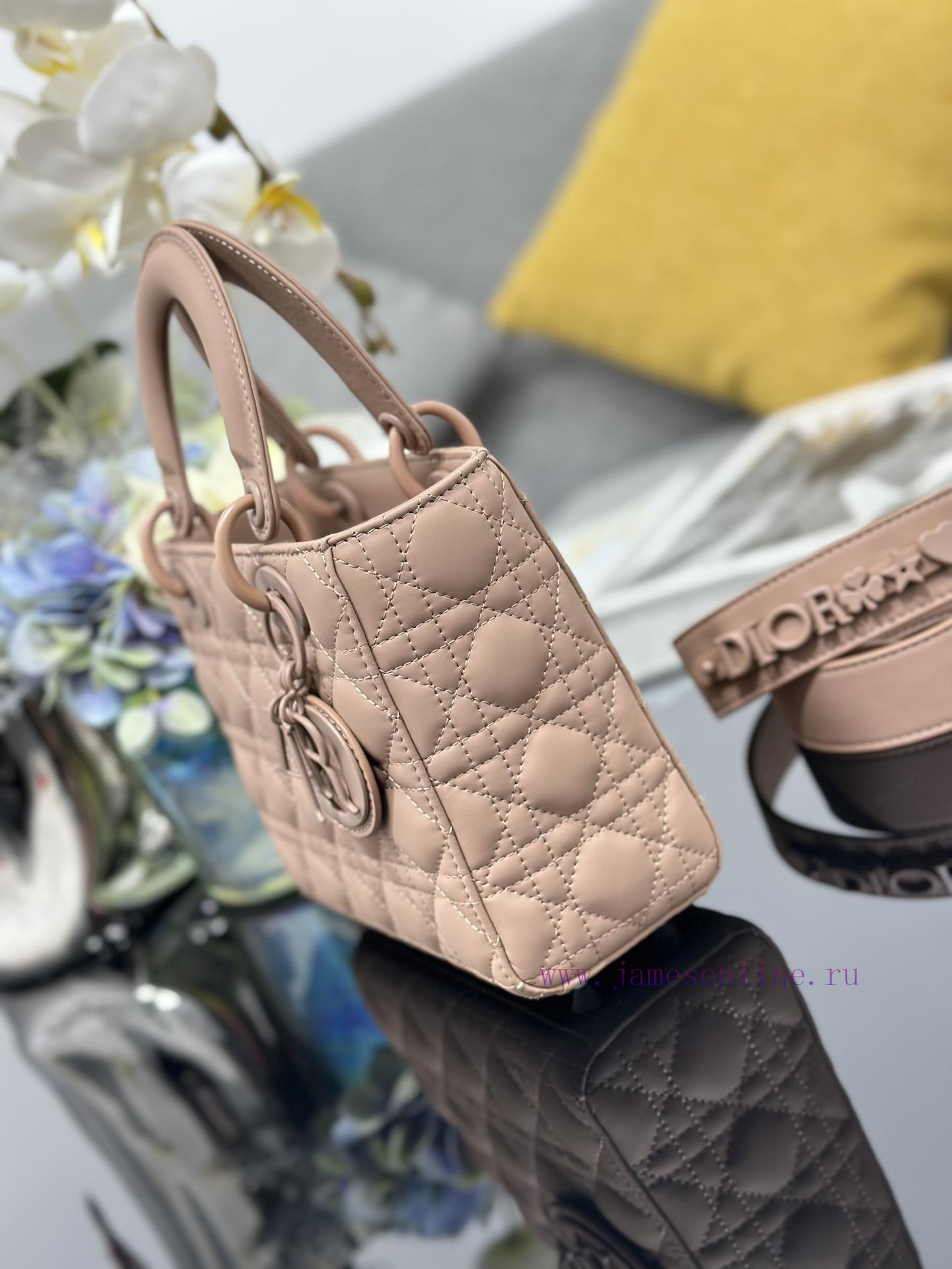 Lady Dior My Four Grid Matte Badge Is Carefully Crafted From Matte Cowhide Leather Wrapped In I ruq68lv2 - Image 4