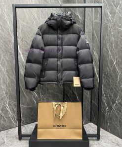 Burberry/Burberry detachable sleeve nylon down jacket Goose down fillingProduct DescriptionN8kkdwrma