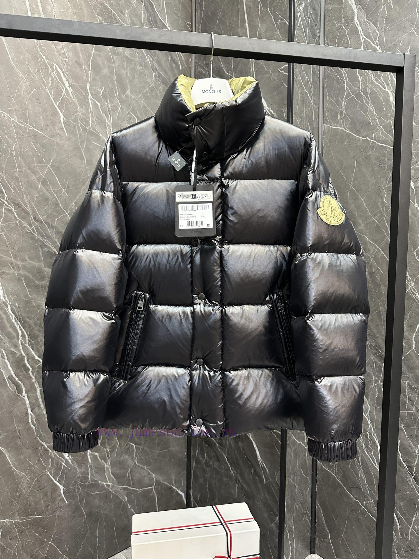 The Moncler Dervox short men's down jacket jacket features a pop color scheme, showcasing thuw2791fh - Image 4