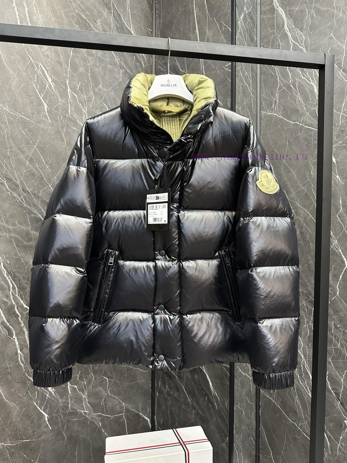 The Moncler Dervox short men's down jacket jacket features a pop color scheme, showcasing thuw2791fh - Image 6