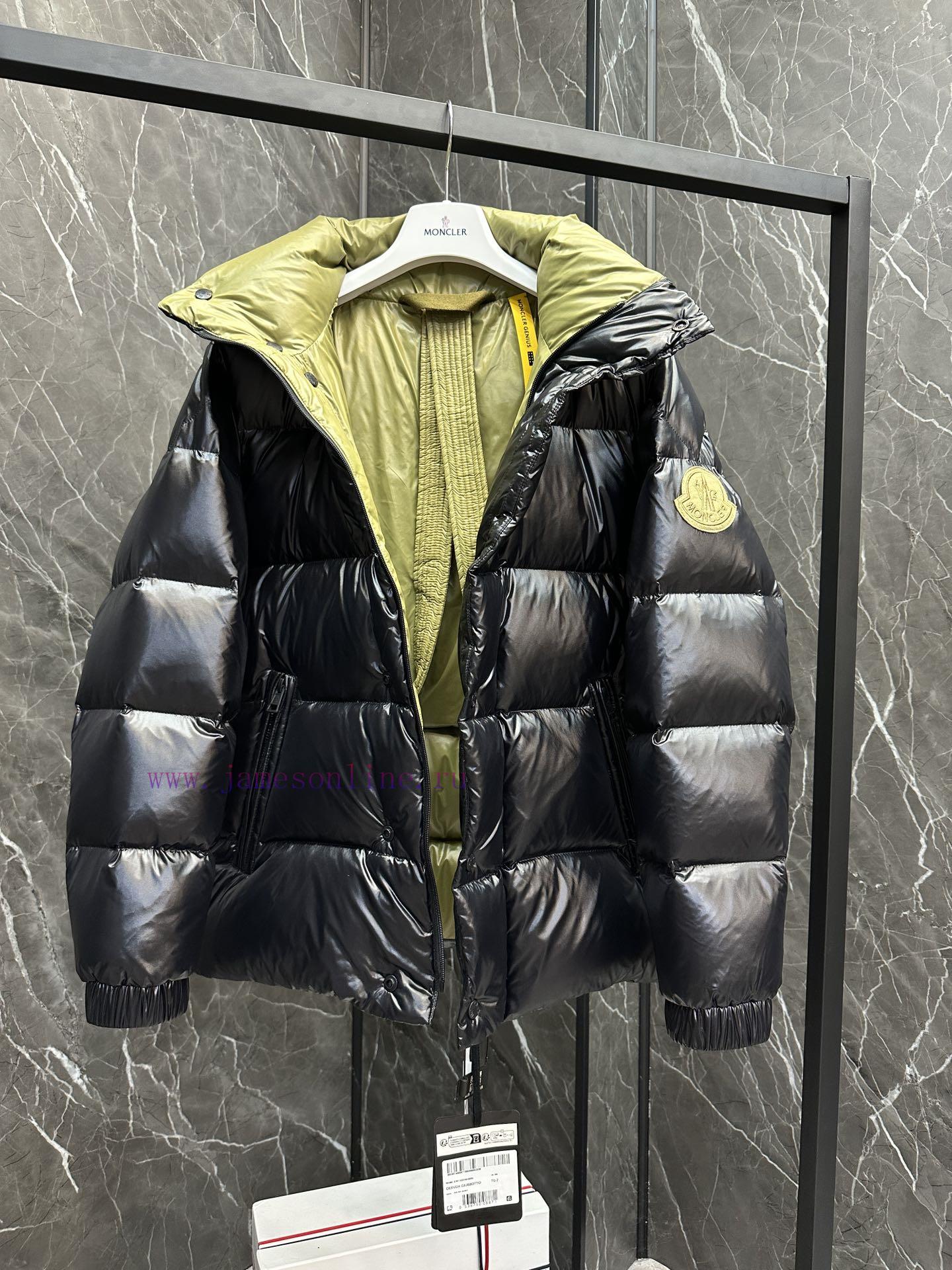 The Moncler Dervox short men's down jacket jacket features a pop color scheme, showcasing thuw2791fh - Image 7