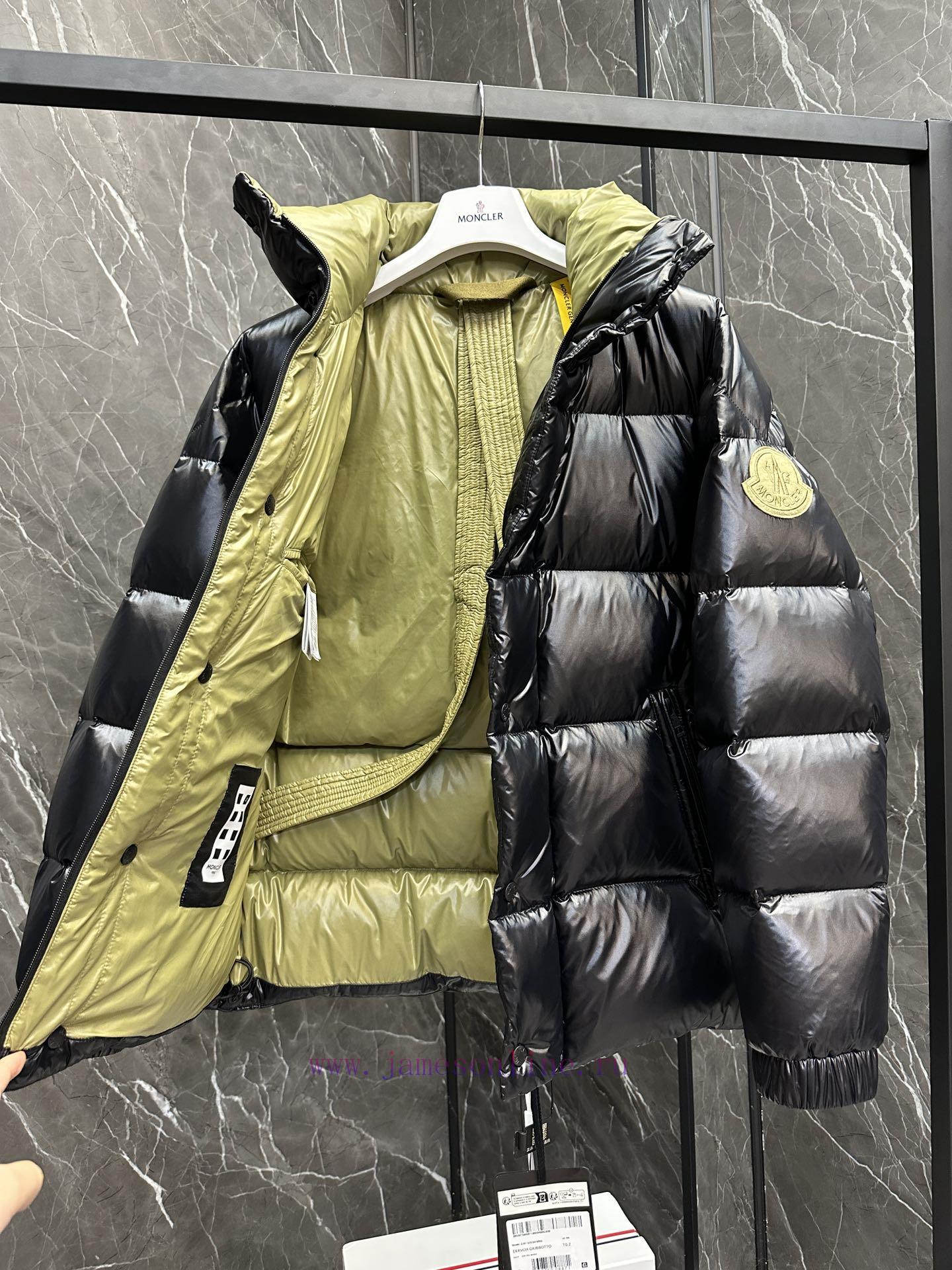 The Moncler Dervox short men's down jacket jacket features a pop color scheme, showcasing thuw2791fh - Image 8