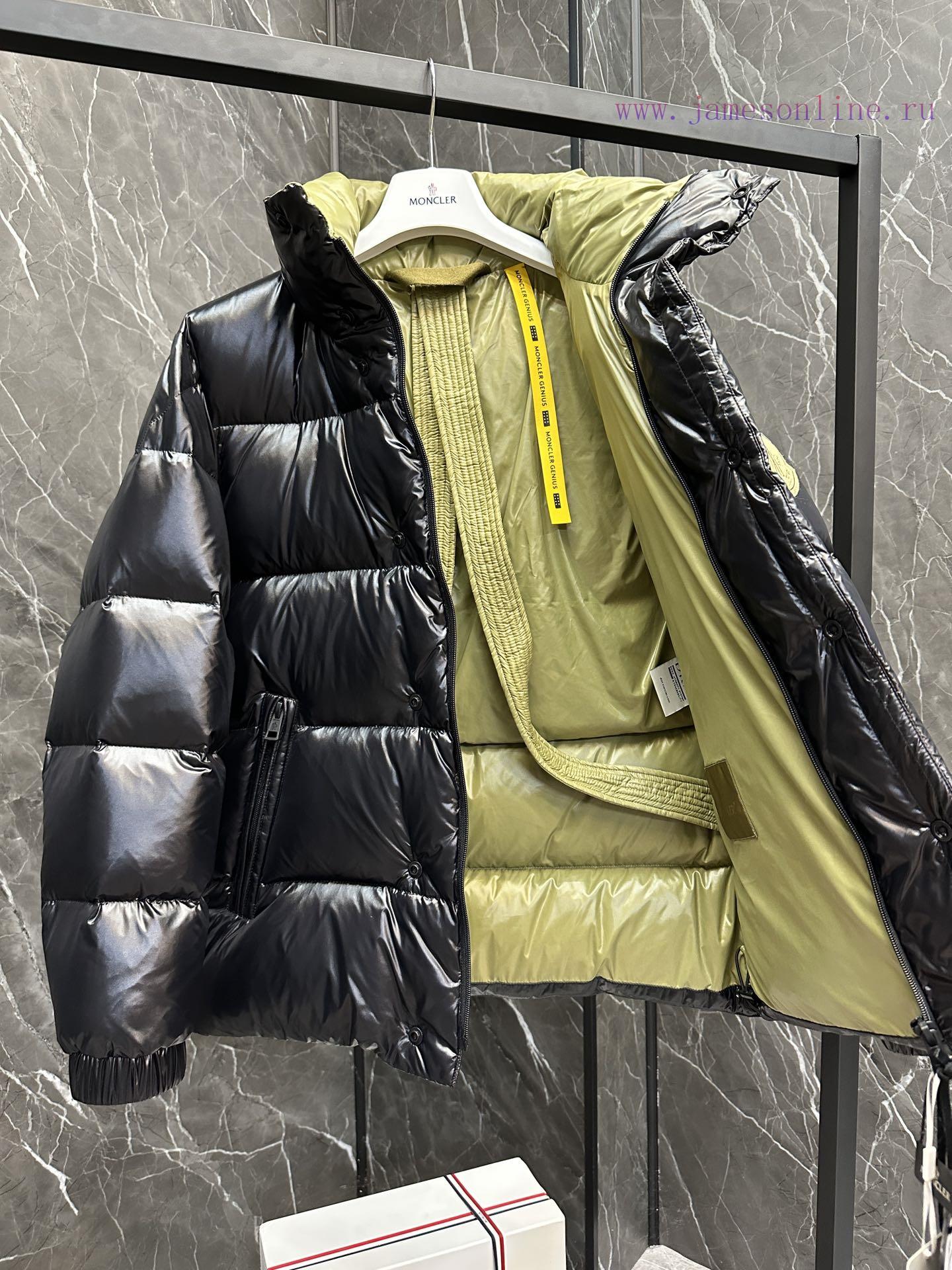 The Moncler Dervox short men's down jacket jacket features a pop color scheme, showcasing thuw2791fh - Image 9