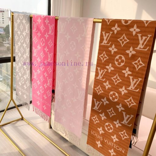Wool styleThe LV Monogram wool scarf, paired with slender tassels, creates a leisurely choic68jqqa8b - Image 6