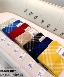 BURBERRY Quan Zhixian's same plaid weaveHolding the scarf in your hand gives you a cloud lik78efmi48
