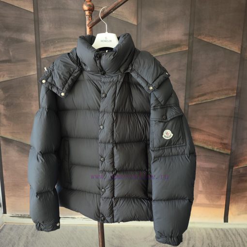 𝗠𝗼𝗻𝗰𝐥𝗲𝗿 Goose Velvet Vezere Matte MayaSize 1, 2, 3, 4, 5This Vezere short down jacket is a bb6vibjud - Image 4