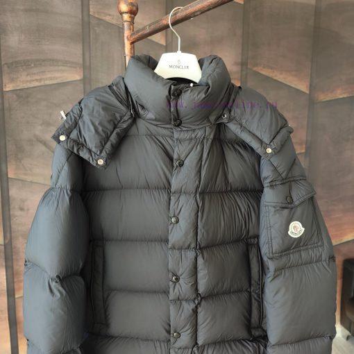 𝗠𝗼𝗻𝗰𝐥𝗲𝗿 Goose Velvet Vezere Matte MayaSize 1, 2, 3, 4, 5This Vezere short down jacket is a bb6vibjud - Image 5