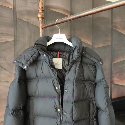 𝗠𝗼𝗻𝗰𝐥𝗲𝗿 Goose Velvet Vezere Matte MayaSize 1, 2, 3, 4, 5This Vezere short down jacket is a bb6vibjud - Image 8