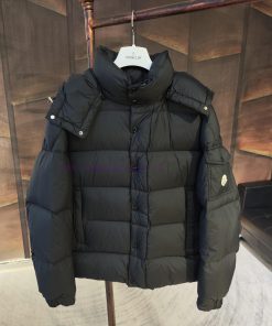 𝗠𝗼𝗻𝗰𝗲𝗿 Goose Velvet Vezere Matte Maya Down JacketSize 1, 2, 3, 4, 5describeThe Vezere short iq90z40f