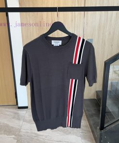𝐓𝐇𝐎𝐌𝐁𝐑𝐎𝐖𝐍𝐄 Tom Brown | Knitted chest vertical bar short sleeved shirtTB Knitted Forechest Vekeqthsip